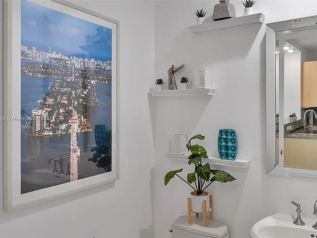 100 S Pointe Dr # 702, Miami Beach FL 33139