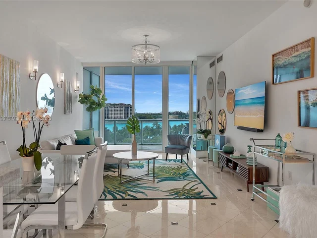 100 S Pointe Dr # 702, Miami Beach FL 33139