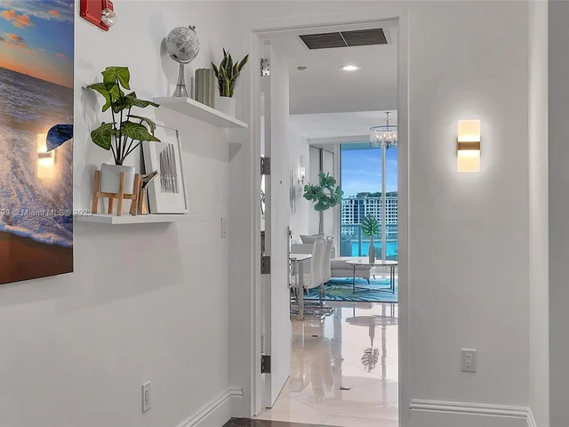 100 S Pointe Dr # 702, Miami Beach FL 33139