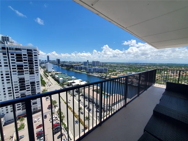 2101 S Ocean Dr # 2407, Hollywood FL 33019