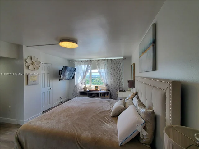 2101 S Ocean Dr # 2407, Hollywood FL 33019