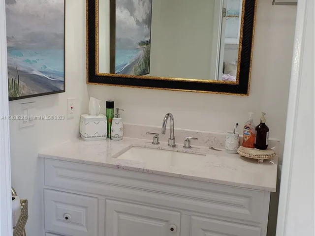 2101 S Ocean Dr # 2407, Hollywood FL 33019