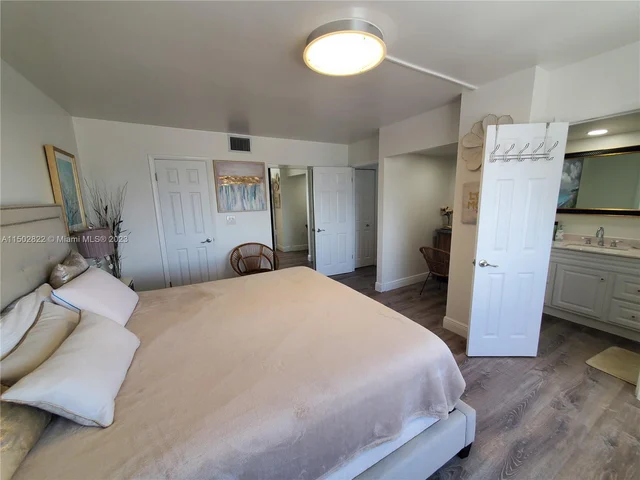 2101 S Ocean Dr # 2407, Hollywood FL 33019