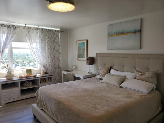 2101 S Ocean Dr # 2407, Hollywood FL 33019