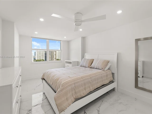 2801 NE 183rd St # 2116W, Aventura FL 33160