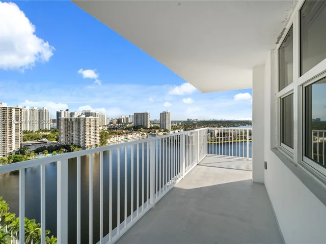 2801 NE 183rd St # 2116W, Aventura FL 33160