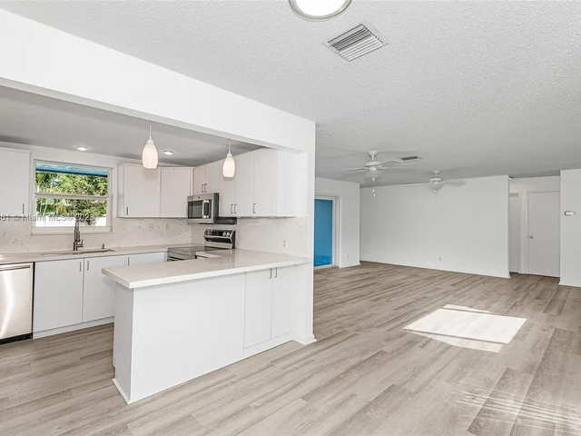 28 SW 9th Ave, Boca Raton FL 33486