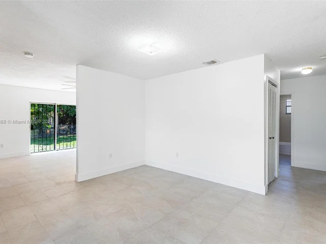 1720 NW 5th St # 1720, Miami FL 33125