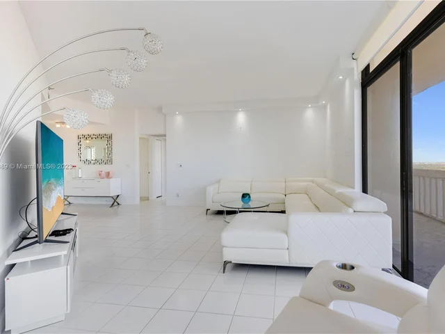 19355 E Turnberry Way, Aventura FL 33180