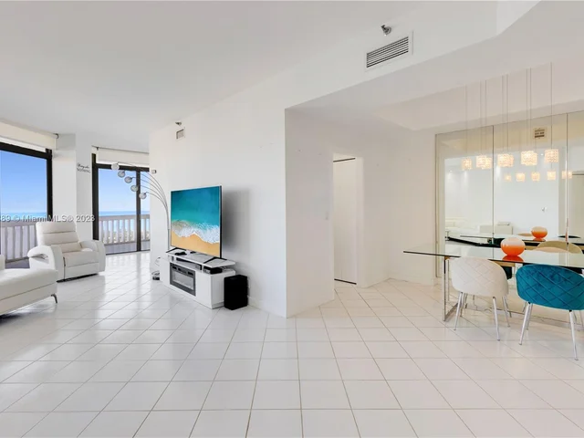 19355 E Turnberry Way, Aventura FL 33180