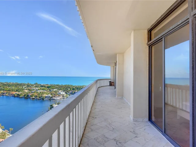 19355 E Turnberry Way, Aventura FL 33180