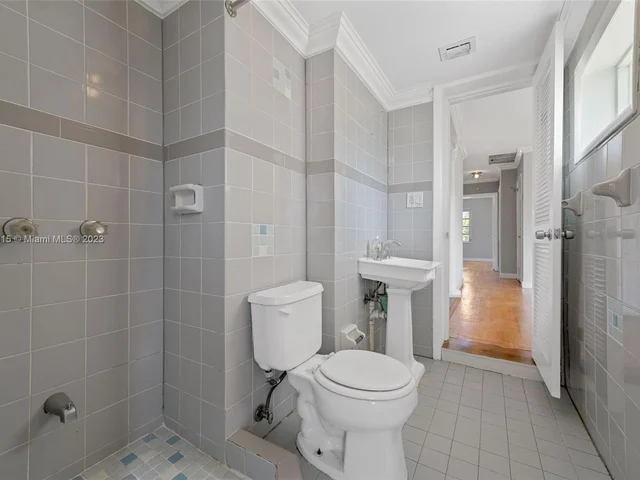 9233 Carlyle Ave, Surfside FL 33154