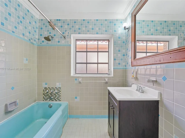 9233 Carlyle Ave, Surfside FL 33154