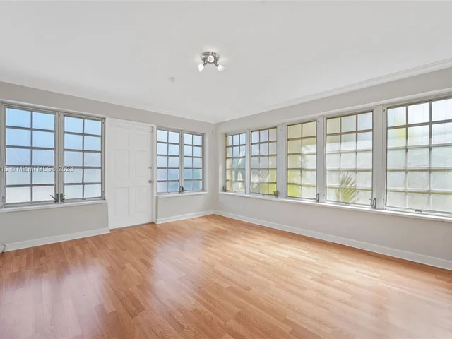 9233 Carlyle Ave, Surfside FL 33154