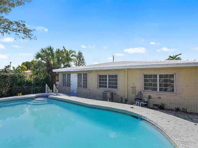 9233 Carlyle Ave, Surfside FL 33154