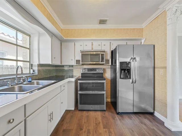 9233 Carlyle Ave, Surfside FL 33154