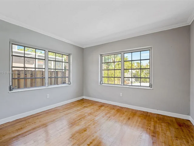 9233 Carlyle Ave, Surfside FL 33154