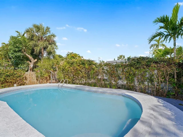 9233 Carlyle Ave, Surfside FL 33154