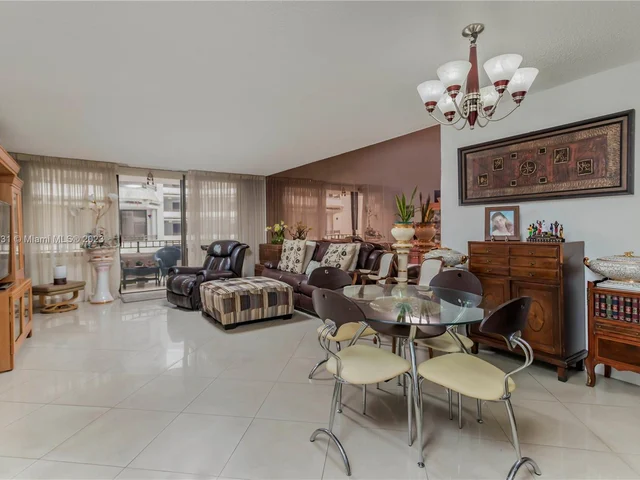 13951 Kendale Lakes Cir # 707A, Miami FL 33183