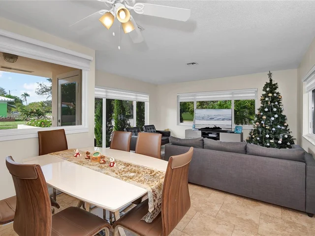 213 N 15th Ave, Hollywood FL 33020