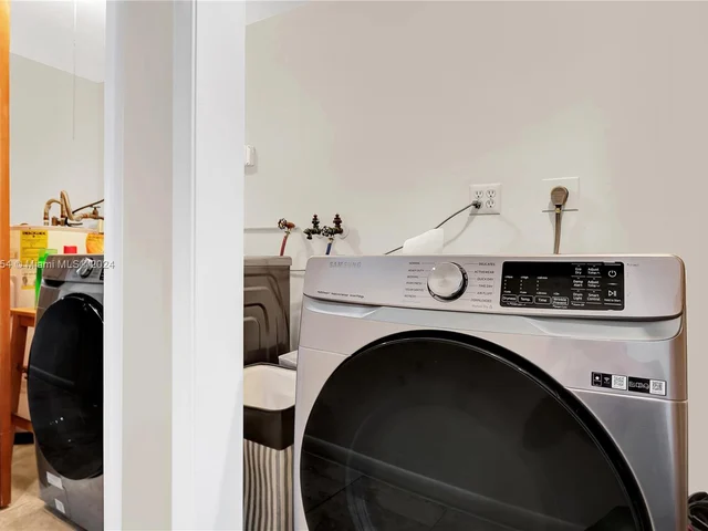 213 N 15th Ave, Hollywood FL 33020