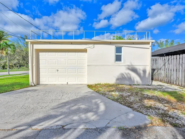 213 N 15th Ave, Hollywood FL 33020