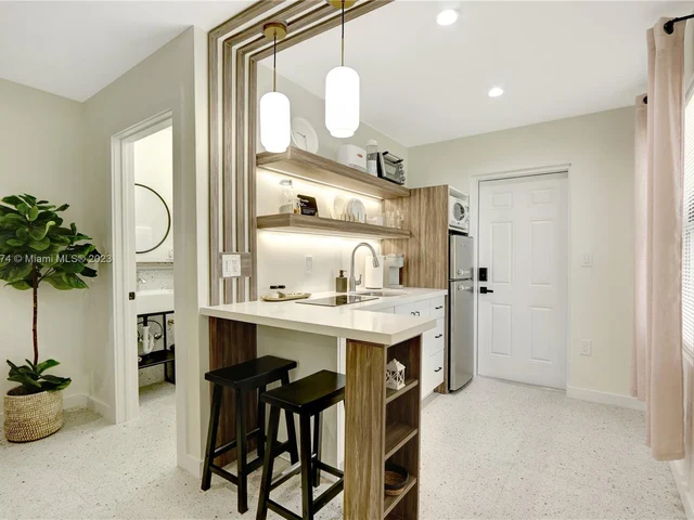 351 NE 7th Ave # 1, Delray Beach FL 33483