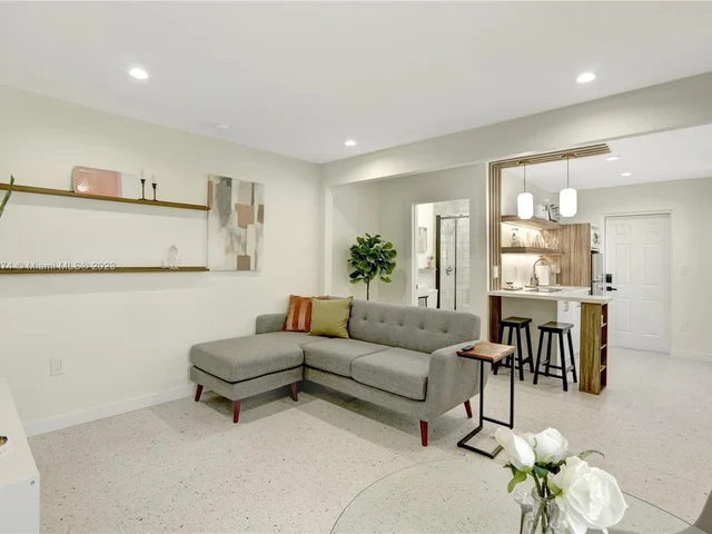 351 NE 7th Ave # 1, Delray Beach FL 33483