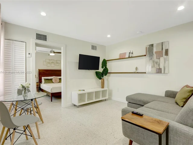 351 NE 7th Ave # 1, Delray Beach FL 33483