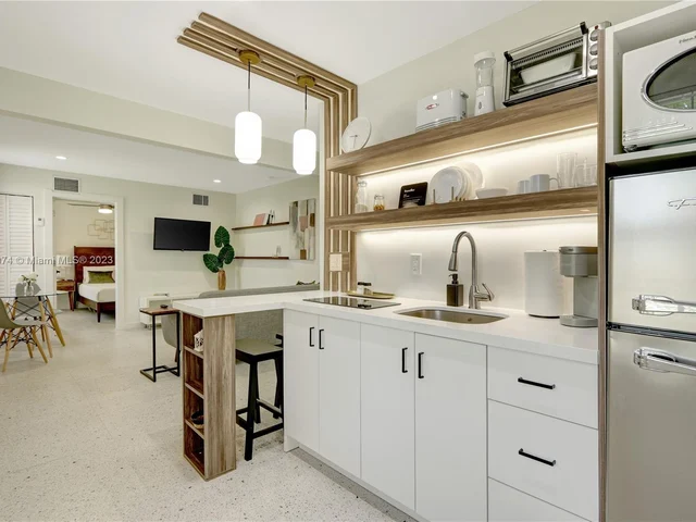 351 NE 7th Ave # 1, Delray Beach FL 33483