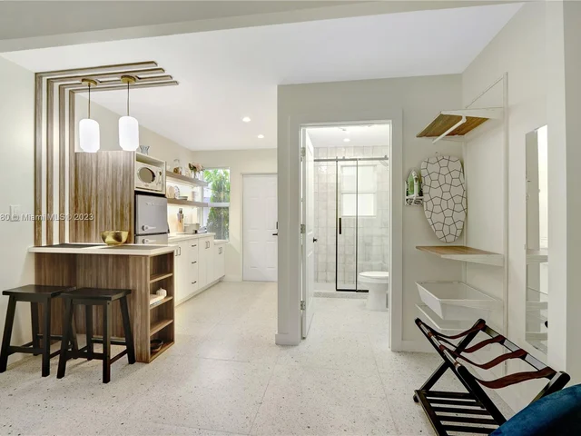 351 NE 7th Ave # 4, Delray Beach FL 33483