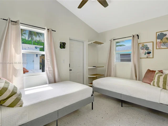 351 NE 7th Ave # 5, Delray Beach FL 33483