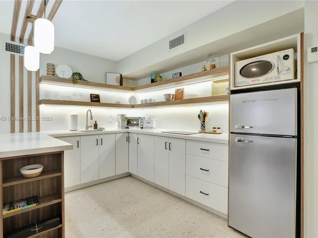 351 NE 7th Ave # 5, Delray Beach FL 33483