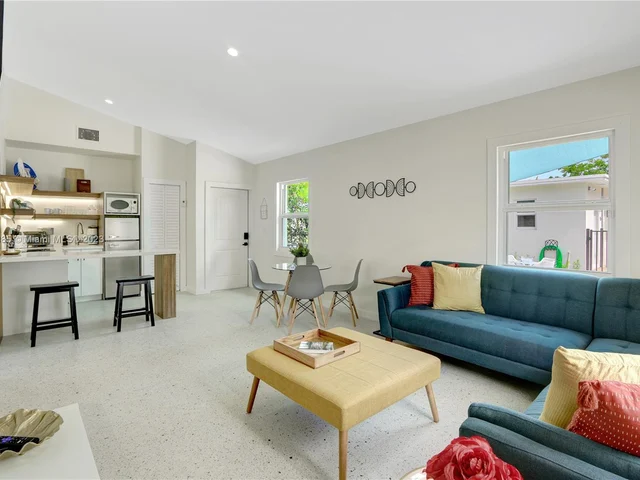 351 NE 7th Ave # 6, Delray Beach FL 33483