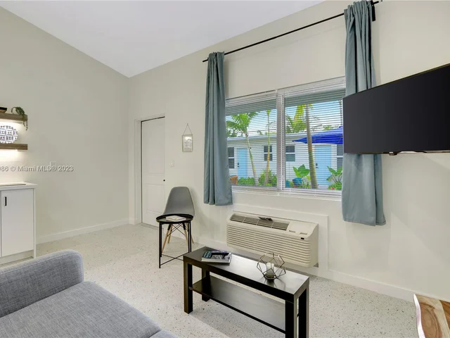 351 NE 7th Ave # 7, Delray Beach FL 33483