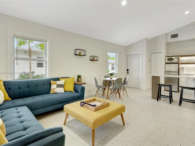 351 NE 7th Ave # 9, Delray Beach FL 33483