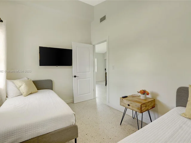 351 NE 7th Ave # 9, Delray Beach FL 33483