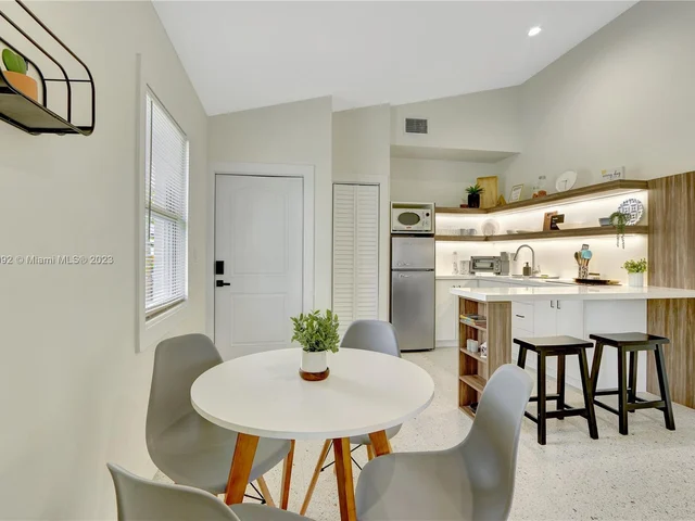 351 NE 7th Ave # 9, Delray Beach FL 33483