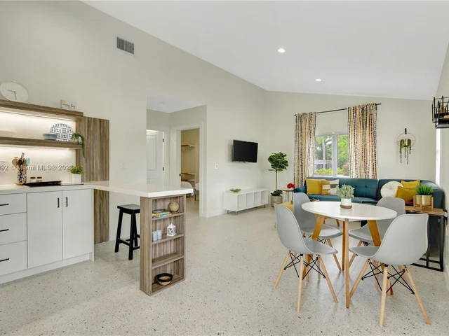 351 NE 7th Ave # 9, Delray Beach FL 33483