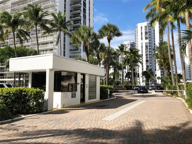 20505 E COUNTRY CLUB DR. # 339, Aventura FL 33180