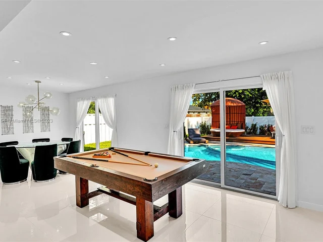 5005 Johnson St, Hollywood FL 33021