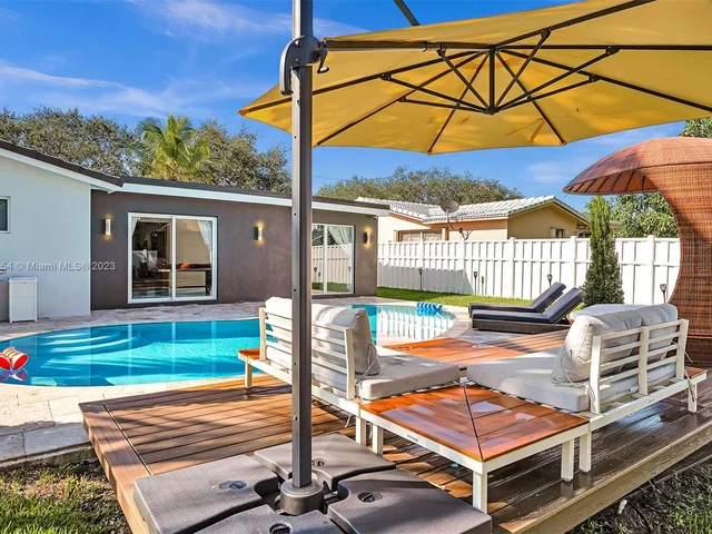 5005 Johnson St, Hollywood FL 33021