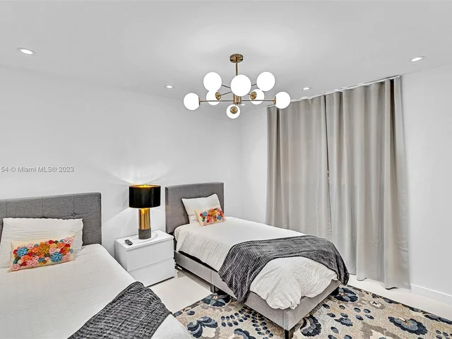 5005 Johnson St, Hollywood FL 33021