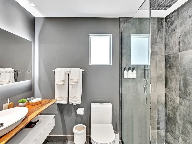 5005 Johnson St, Hollywood FL 33021