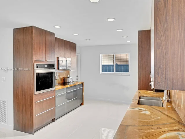 5005 Johnson St, Hollywood FL 33021