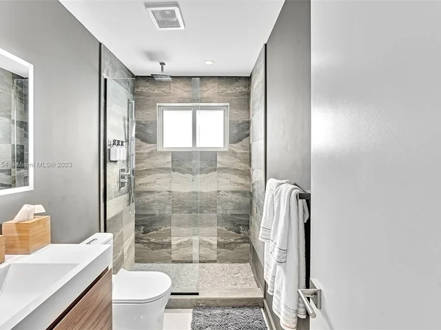 5005 Johnson St, Hollywood FL 33021