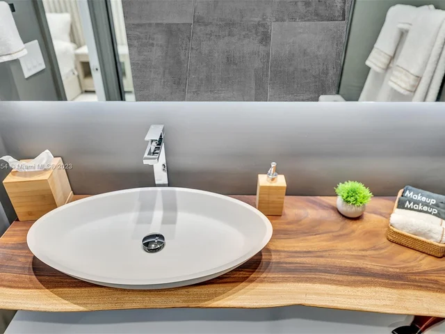 5005 Johnson St, Hollywood FL 33021