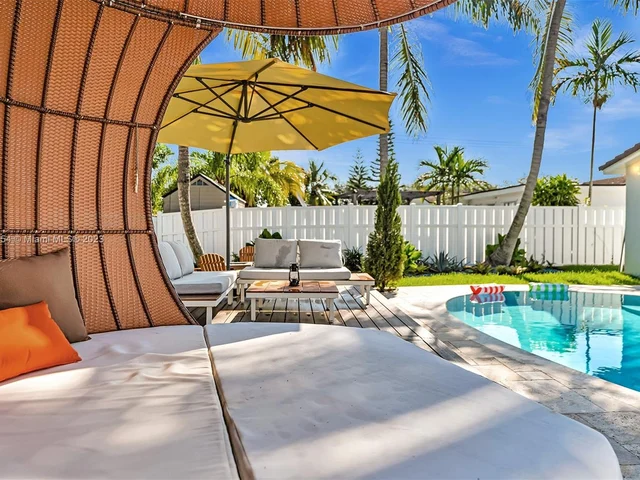 5005 Johnson St, Hollywood FL 33021