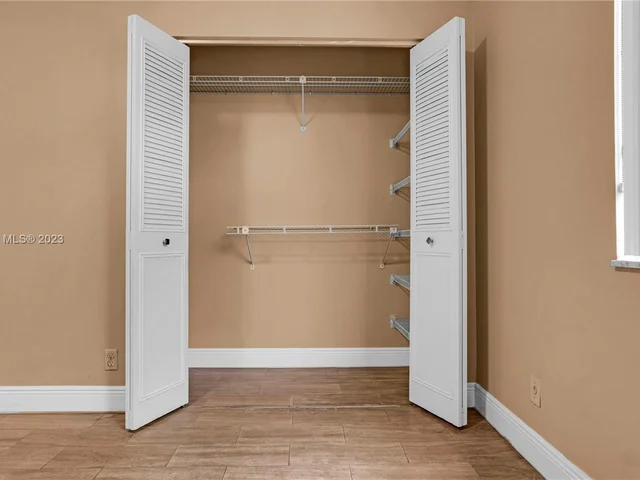 9420 Poinciana Pl # 317, Davie FL 33324