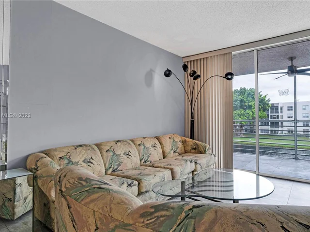 9420 Poinciana Pl # 317, Davie FL 33324